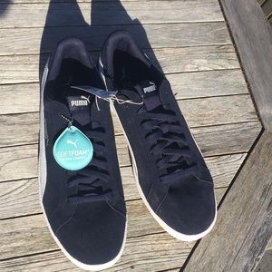 Never worn puma classic sneakers